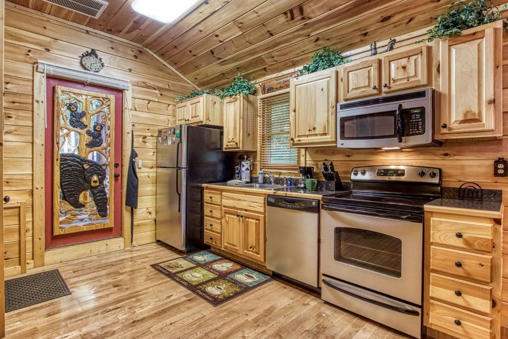 Papa Bear, Hot Tub, Wifi, 1089 Free Tickets Each Paid Day, Dollywood And More Sevierville Buitenkant foto