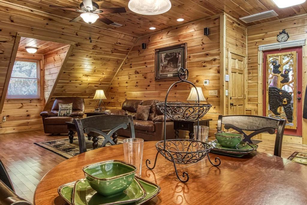 Papa Bear, Hot Tub, Wifi, 1089 Free Tickets Each Paid Day, Dollywood And More Sevierville Buitenkant foto